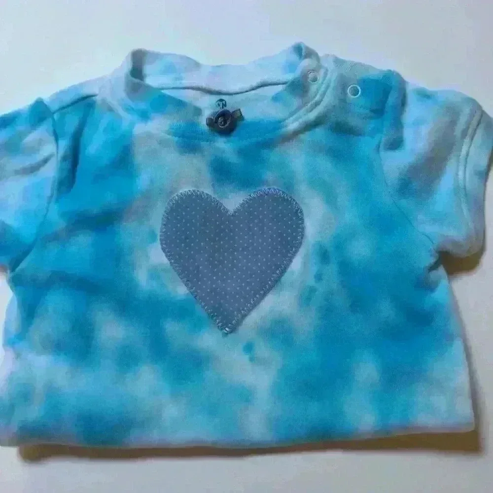🌸New! Handmade Tie dyed onesie old navy 6-12 months heart